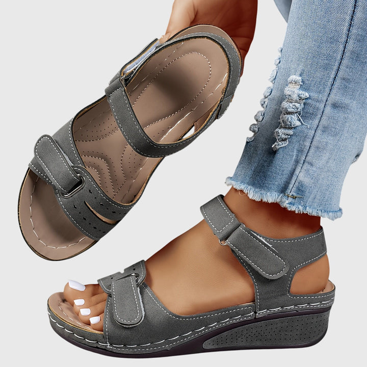 Irmgard Quedlinburg | Orthopädische Stützensandalen