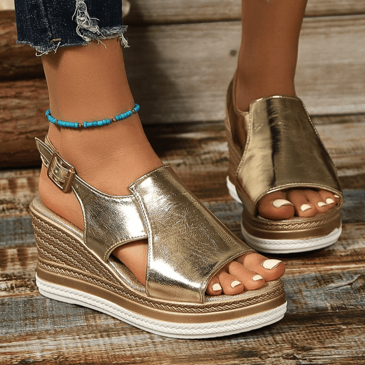 Marlene Weimar | Stylische Metallic-Sandalen