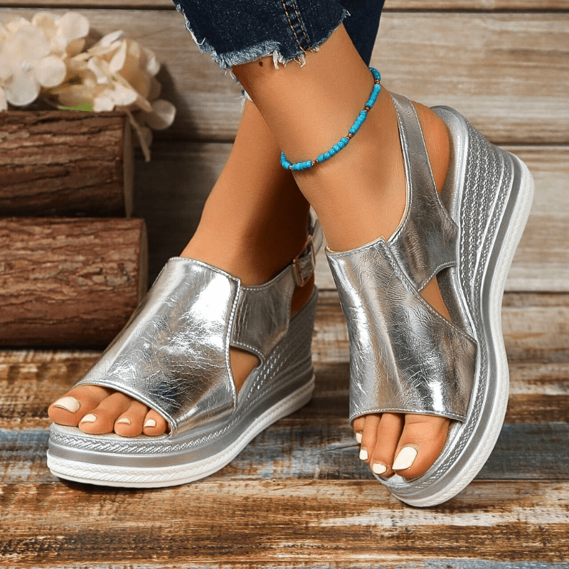 Marlene Weimar | Stylische Metallic-Sandalen