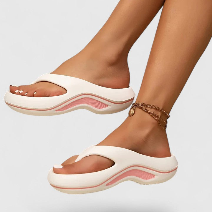 Greta Trier | Leichte Slip-On Sandalen in Weiß/Rosa