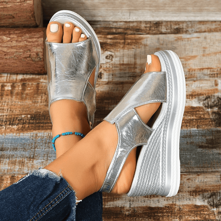 Marlene Weimar | Stylische Metallic-Sandalen