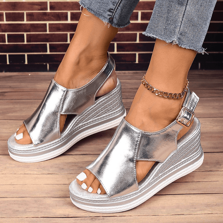 Marlene Weimar | Stylische Metallic-Sandalen
