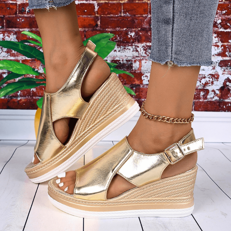Marlene Weimar | Stylische Metallic-Sandalen