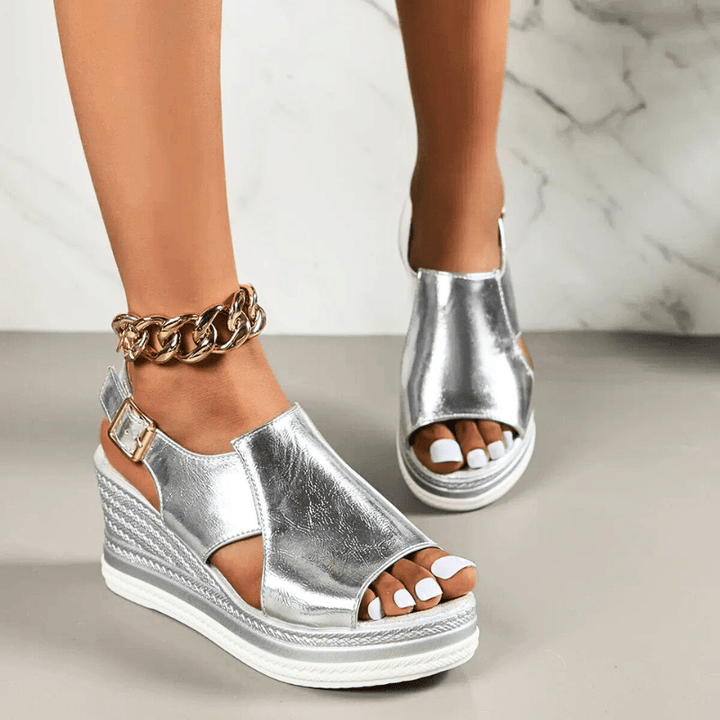 Marlene Weimar | Stylische Metallic-Sandalen