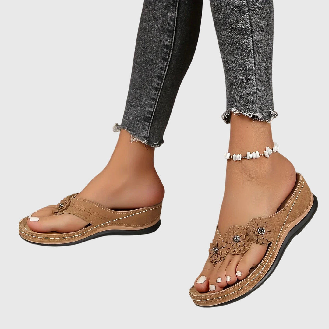 Karolina Tübingen | Elegante Orthopädische Flip-Flops