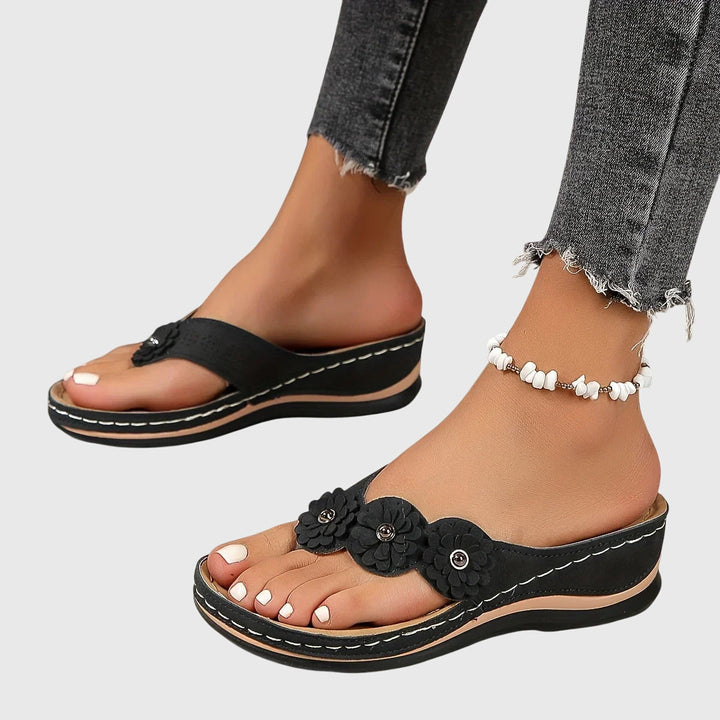 Karolina Tübingen | Elegante Orthopädische Flip-Flops