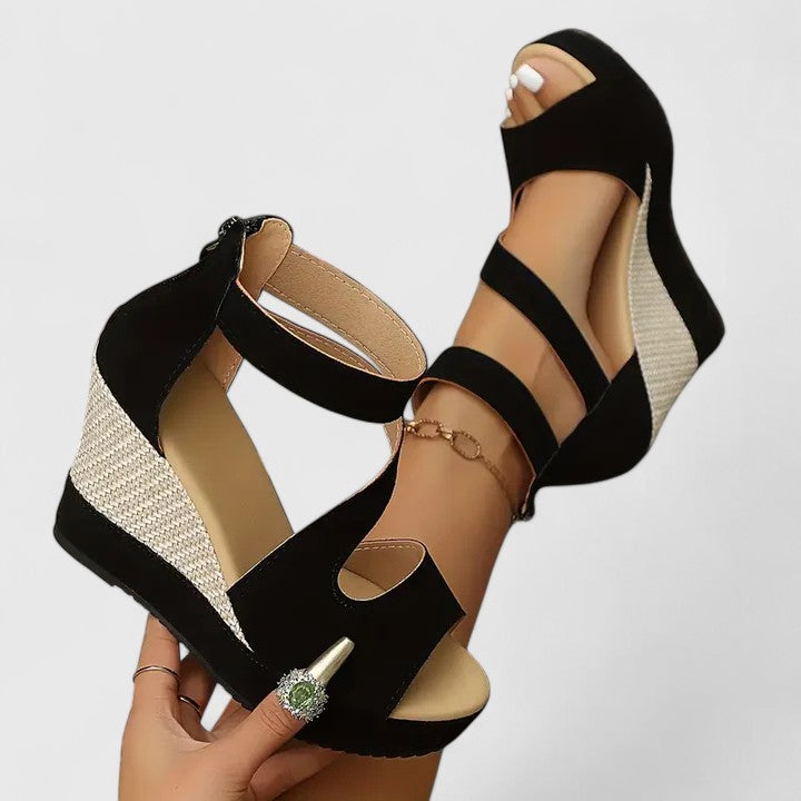 Mia Schwerin | Orthopädische Wedge-Sandalen in Schwarz