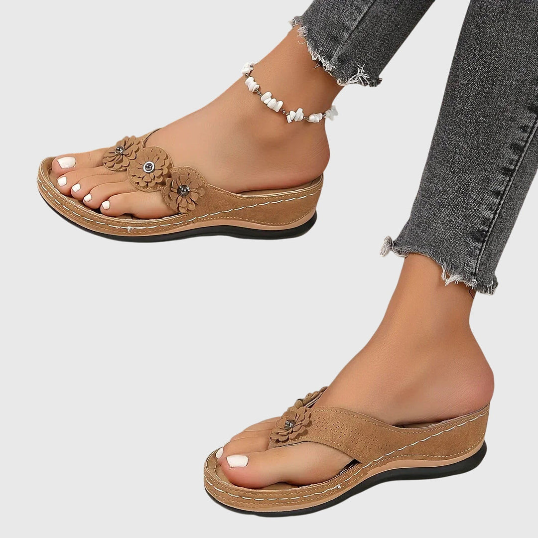 Karolina Tübingen | Elegante Orthopädische Flip-Flops