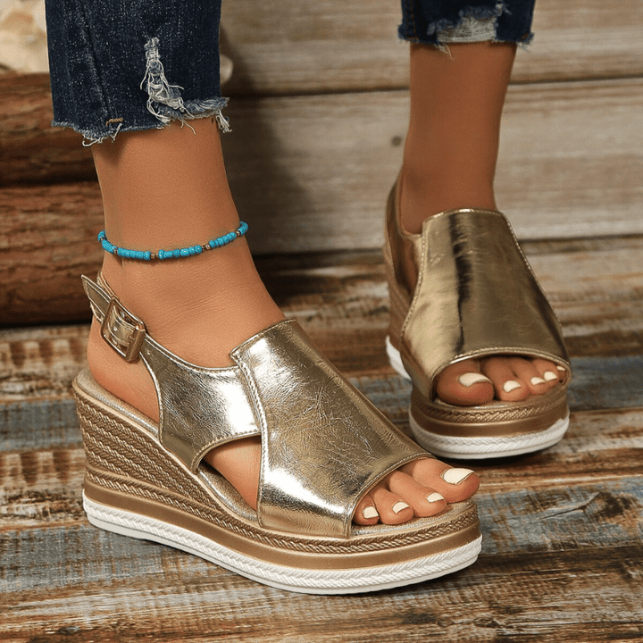 Marlene Weimar | Stylische Metallic-Sandalen