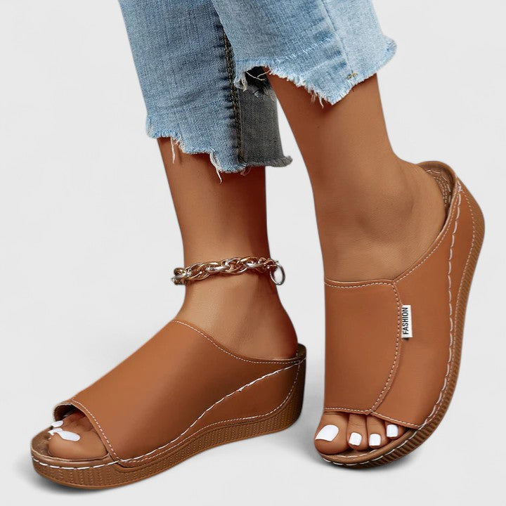 Anna Rüdesheim | Leichte und Elegante Sandalen