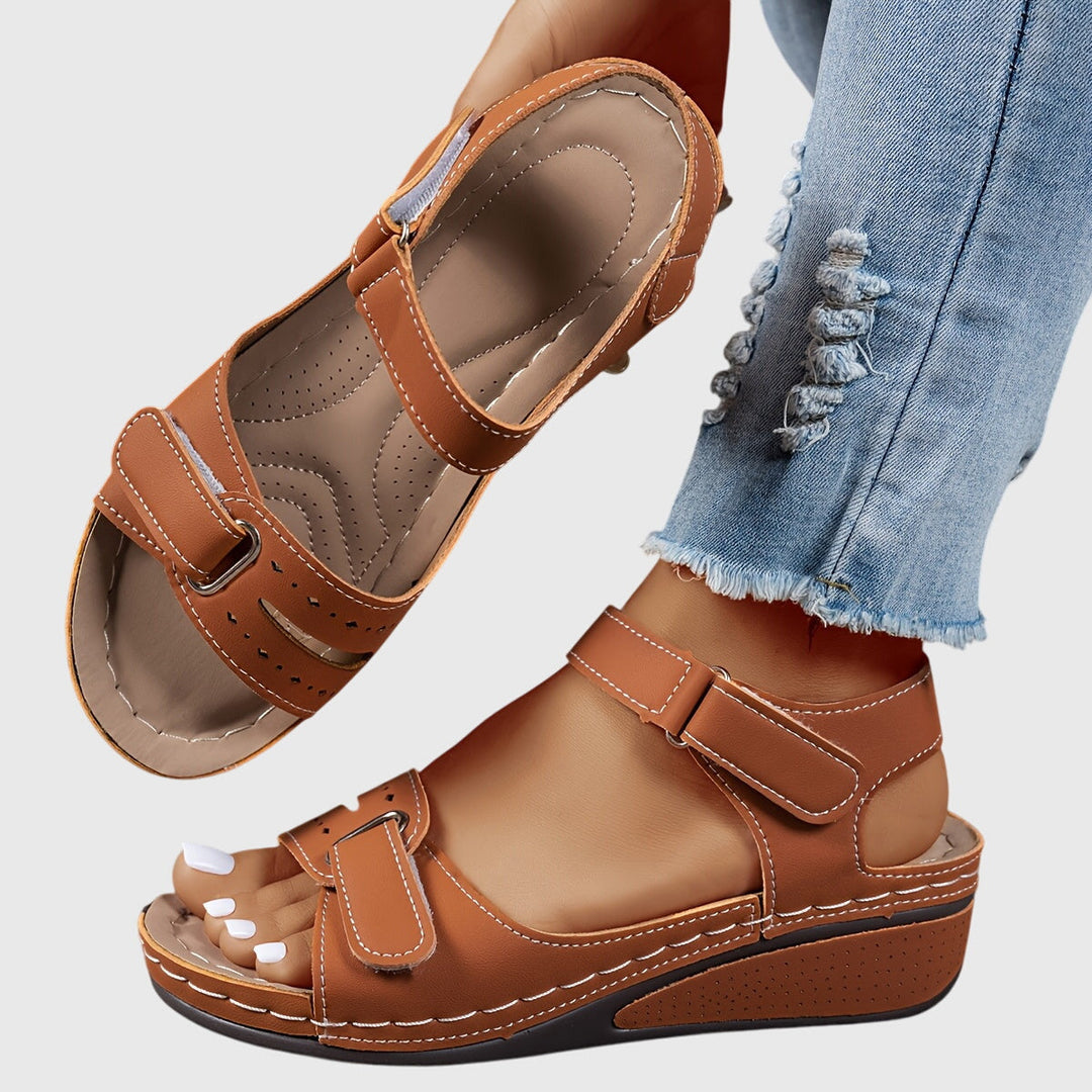 Irmgard Quedlinburg | Orthopädische Stützensandalen