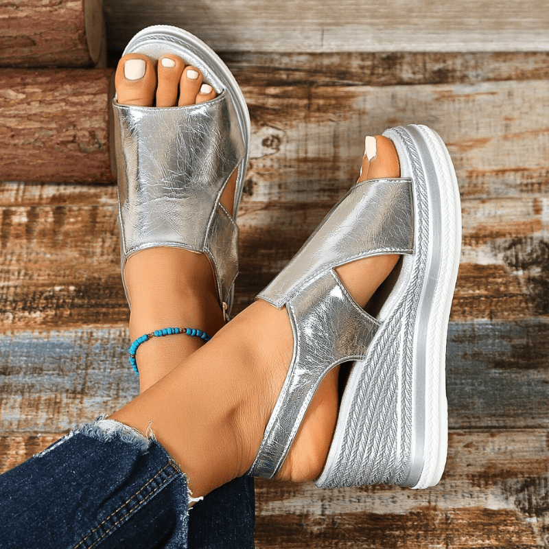 Marlene Weimar | Stylische Metallic-Sandalen