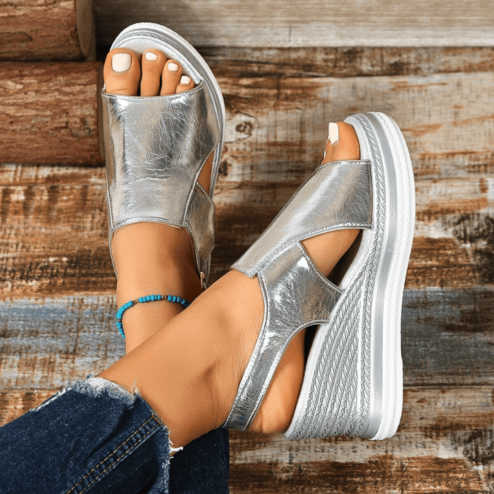 Marlene Weimar | Stylische Metallic-Sandalen