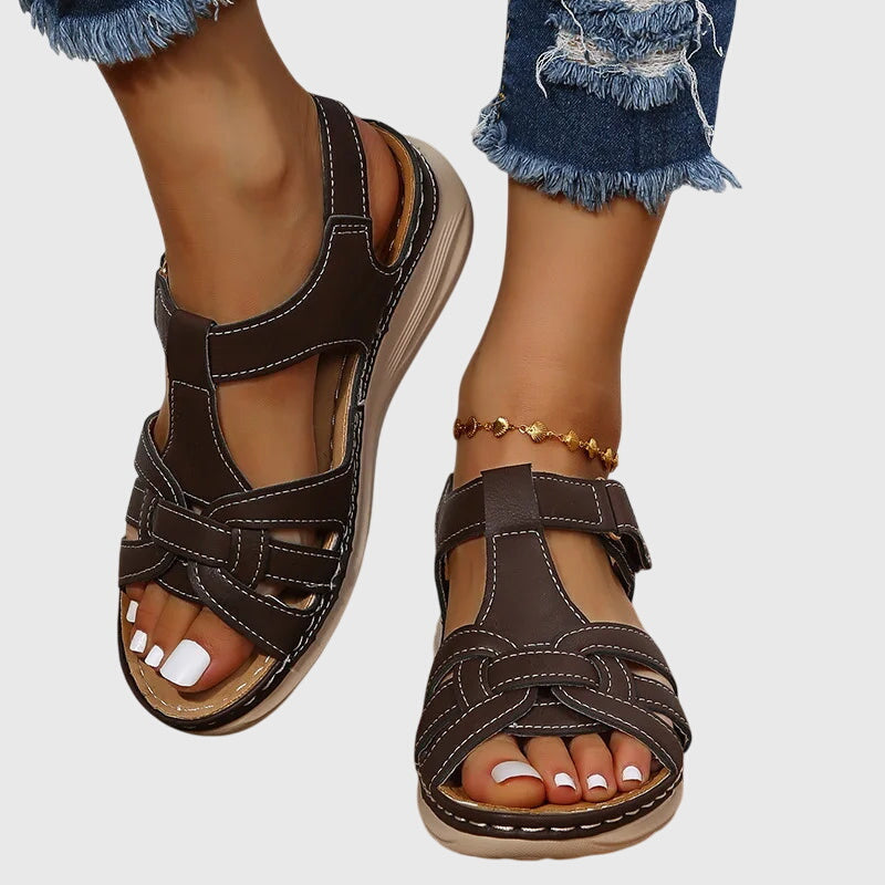 Ida Rüdesheim | Leichte Sandalen mit Riemen