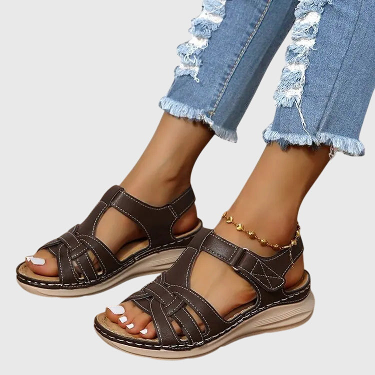 Ida Rüdesheim | Leichte Sandalen mit Riemen