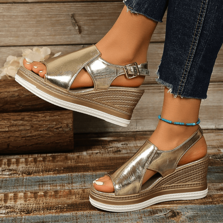 Marlene Weimar | Stylische Metallic-Sandalen