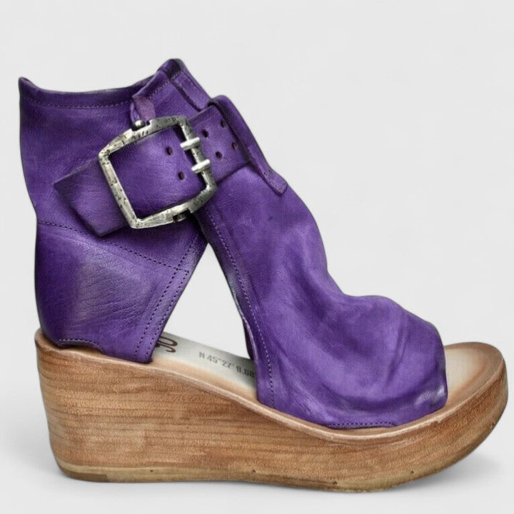 Greta Rothenburg | Klassische Wedge-Sandalen