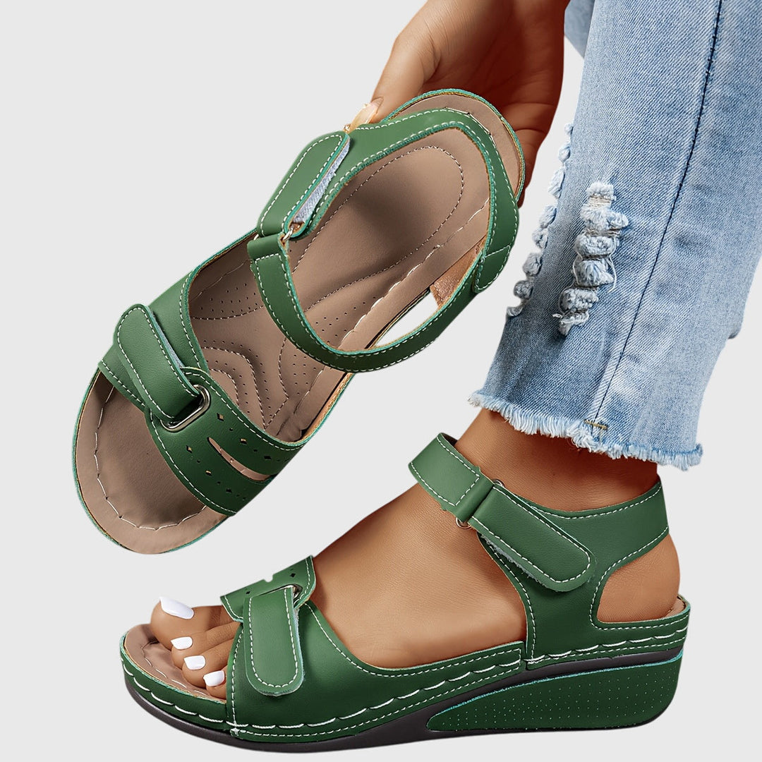 Irmgard Quedlinburg | Orthopädische Stützensandalen