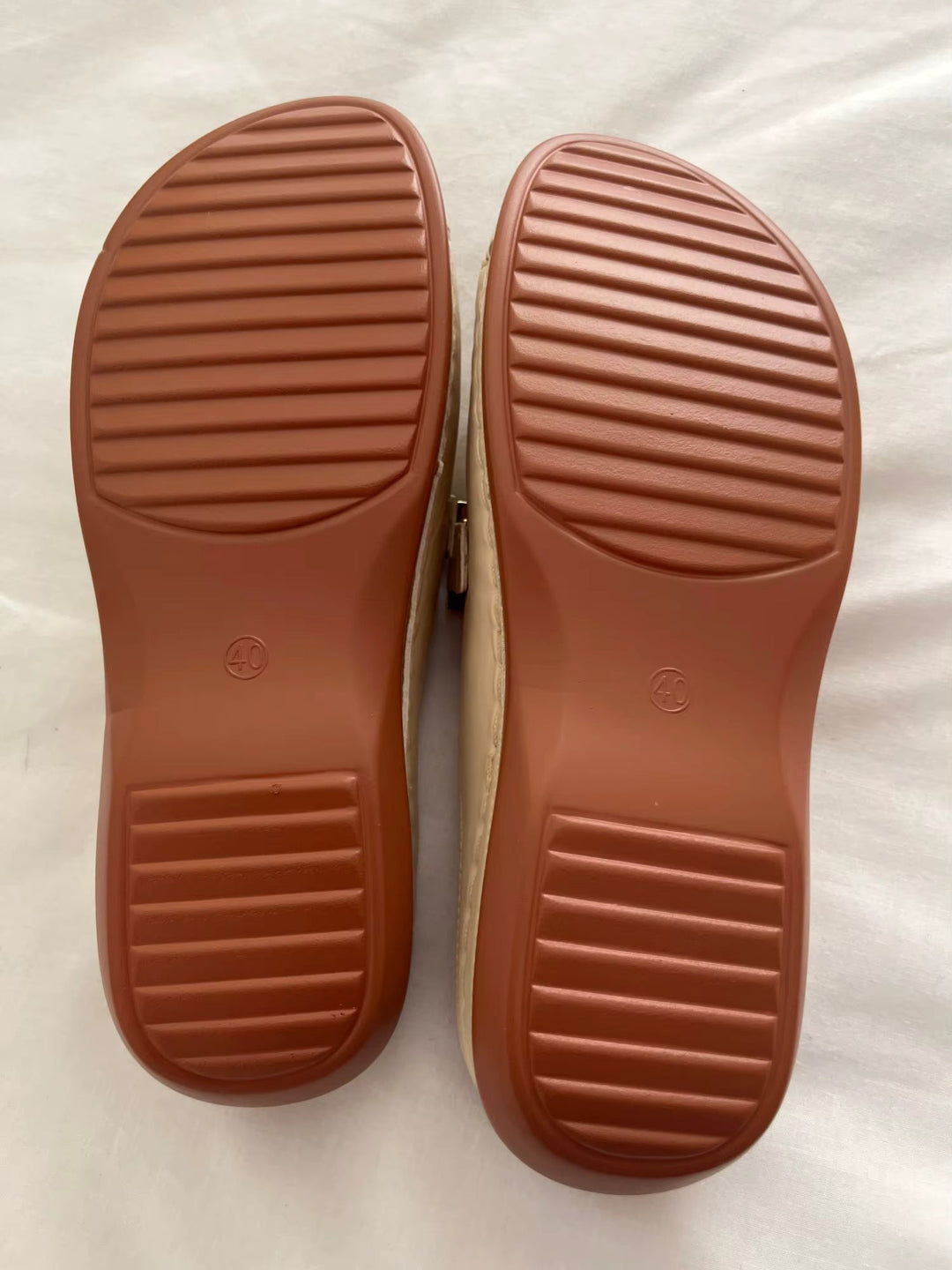 Christiane Aachen | Leichte Slip-On Sandalen in Weiß