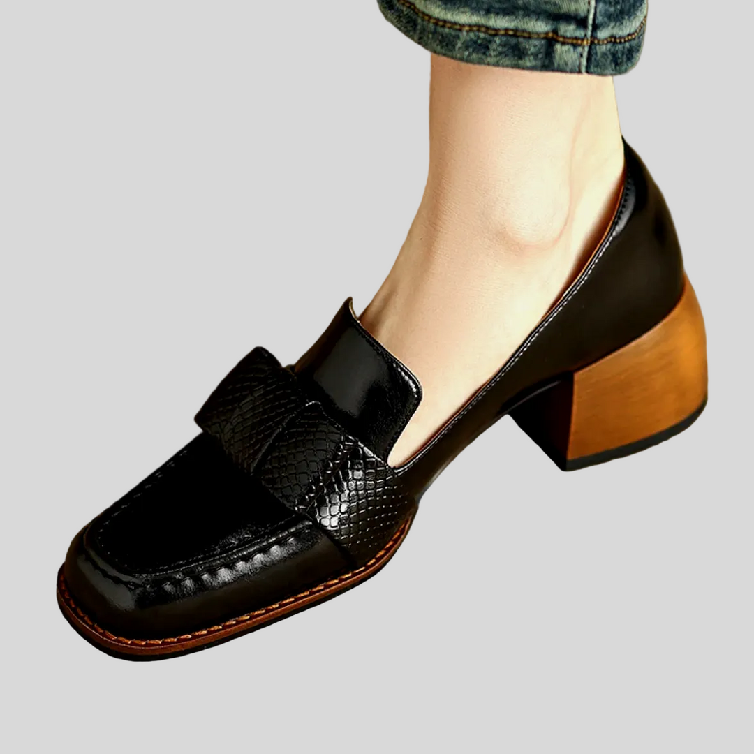 Charlotte Eisenach | Loafers Knoten