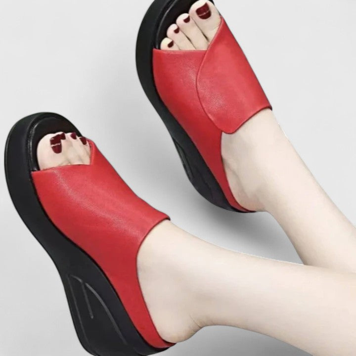 Greta Erfurt | Orthopädische Wedge-Sandalen in Schwarz