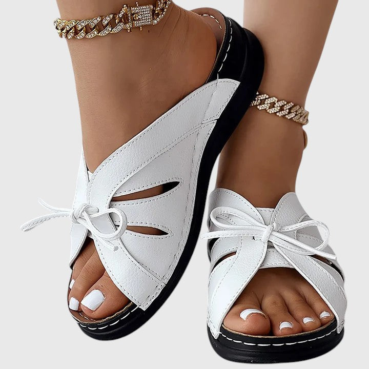 Matilda Schwerin | Schicke Slip-On Sandalen mit Band