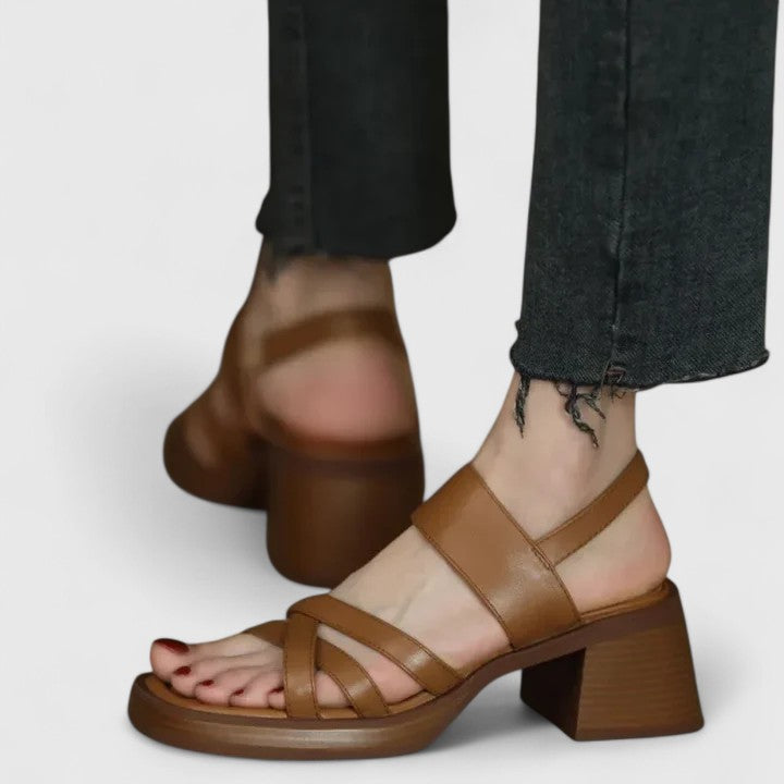 Emma Passau | Elegante Kreuzsandalen
