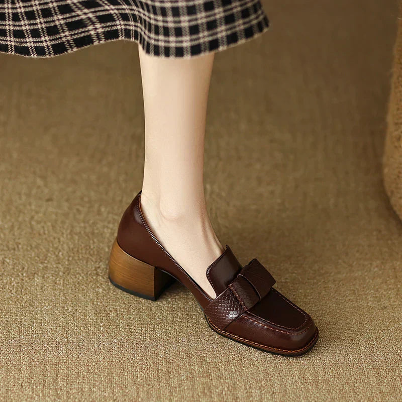 Charlotte Eisenach | Loafers Knoten