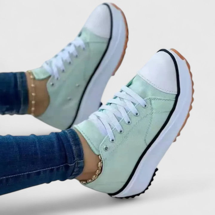 Charlotte Marburg | Bequeme Sneakers in Weiß