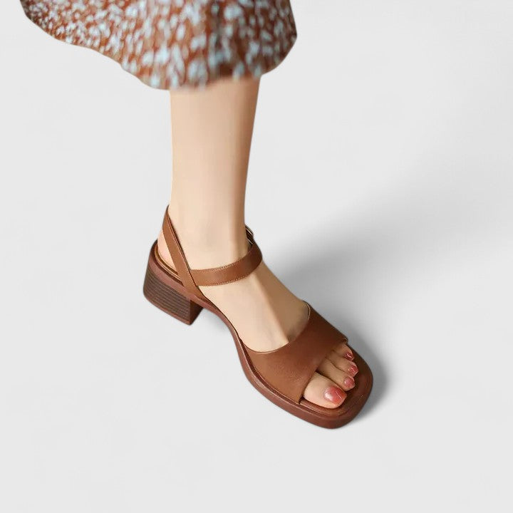 Rosalinde Rothenburg | Elegante Sandalen in Cremeweiß
