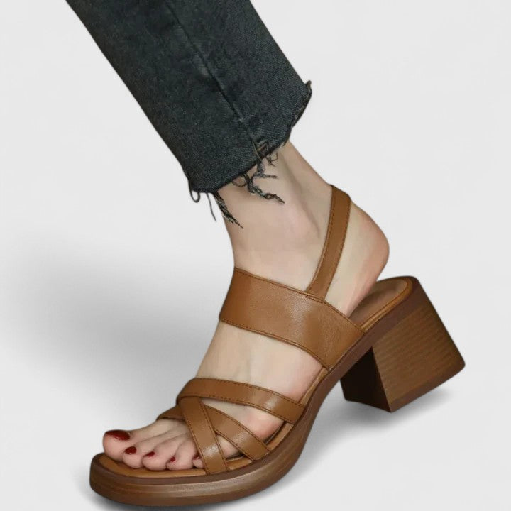 Emma Passau | Elegante Kreuzsandalen