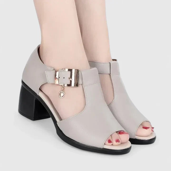 Leonie Weimar | Elegante Sandalen in Grau
