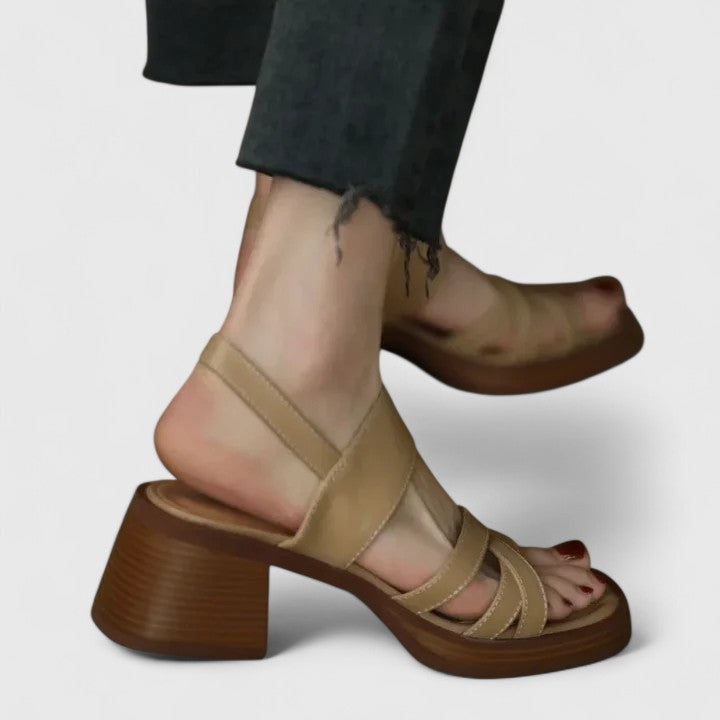 Emma Passau | Elegante Kreuzsandalen