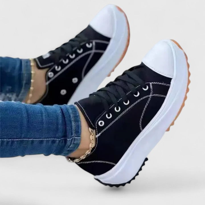 Charlotte Marburg | Bequeme Sneakers in Weiß