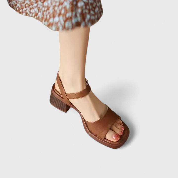 Rosalinde Rothenburg | Elegante Sandalen in Cremeweiß