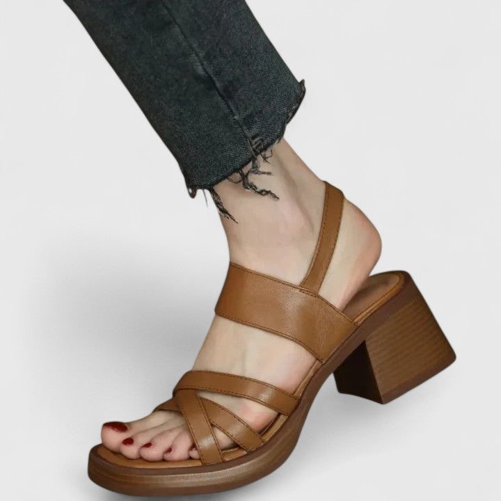 Emma Passau | Elegante Kreuzsandalen