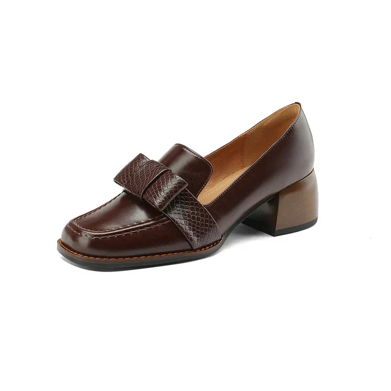 Charlotte Eisenach | Loafers Knoten