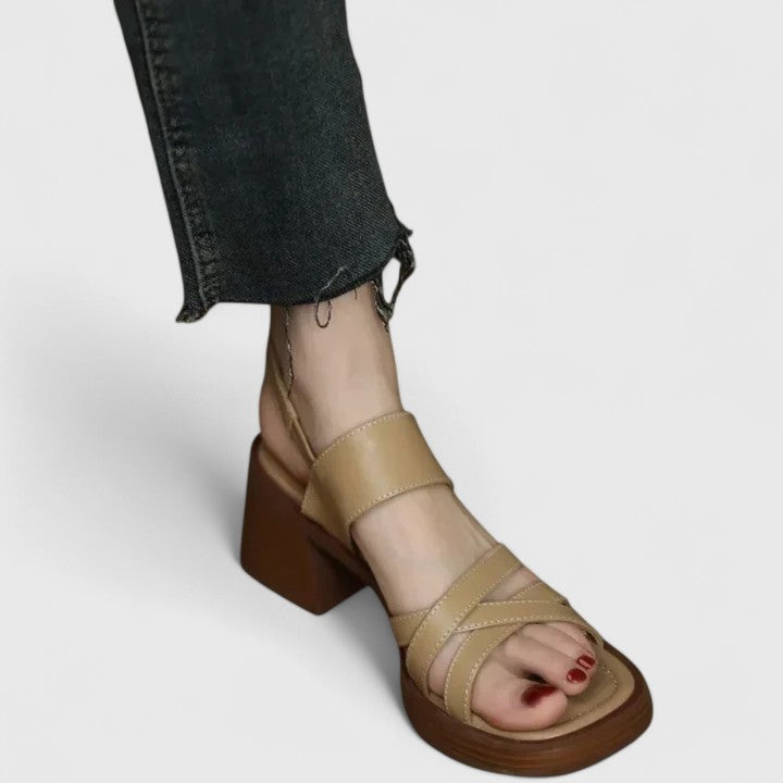 Emma Passau | Elegante Kreuzsandalen