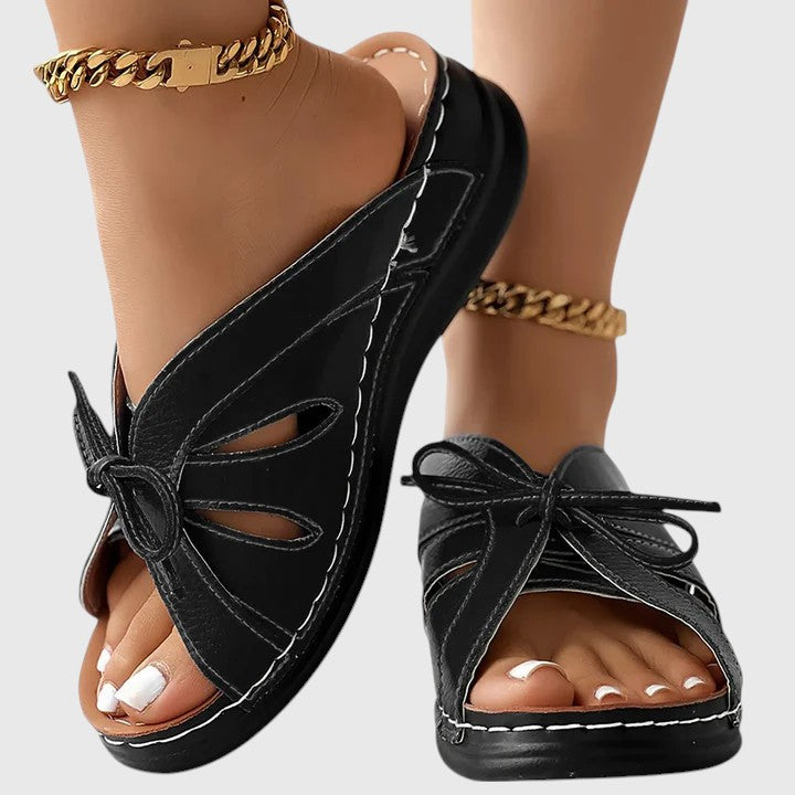 Matilda Schwerin | Schicke Slip-On Sandalen mit Band