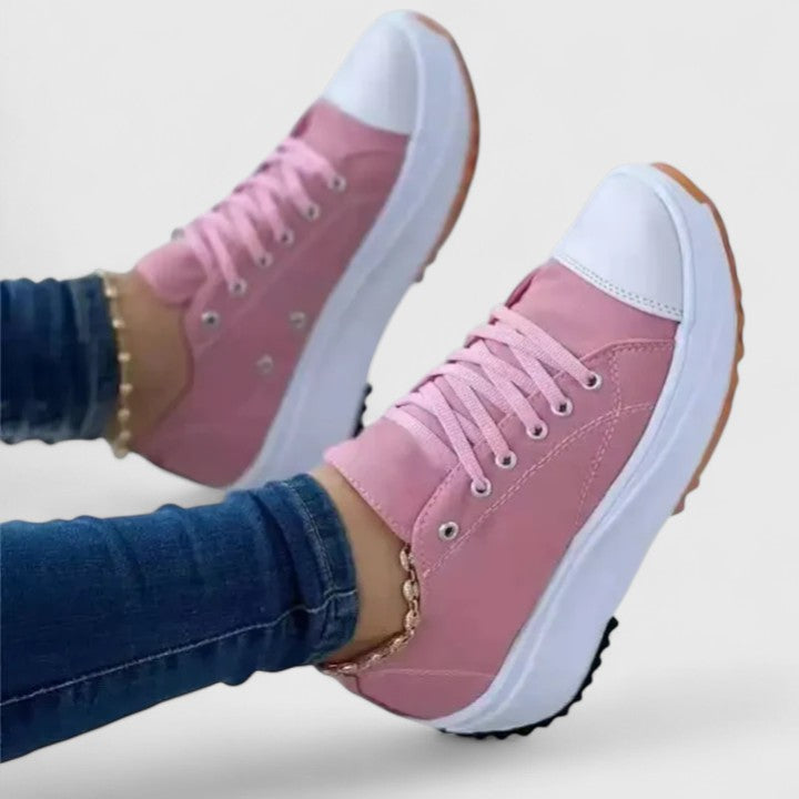 Charlotte Marburg | Bequeme Sneakers in Weiß