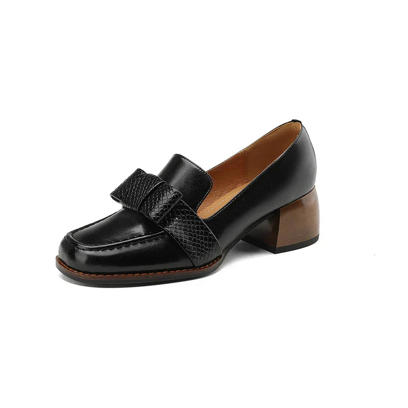 Charlotte Eisenach | Loafers Knoten