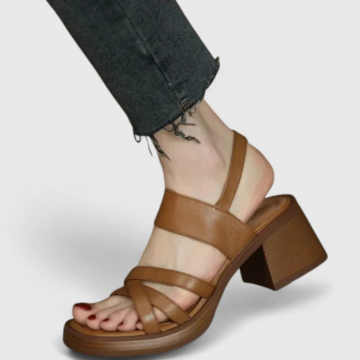 Emma Passau | Elegante Kreuzsandalen