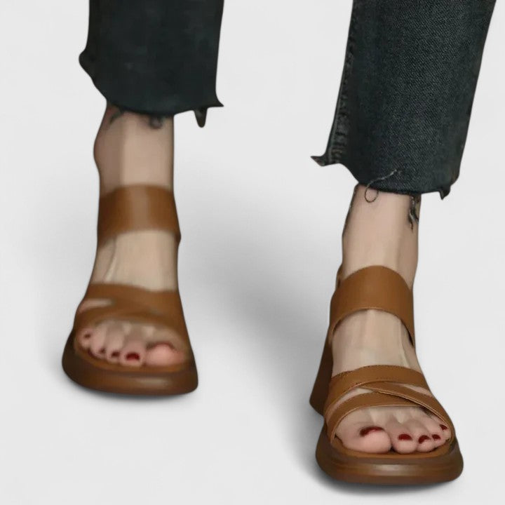 Emma Passau | Elegante Kreuzsandalen