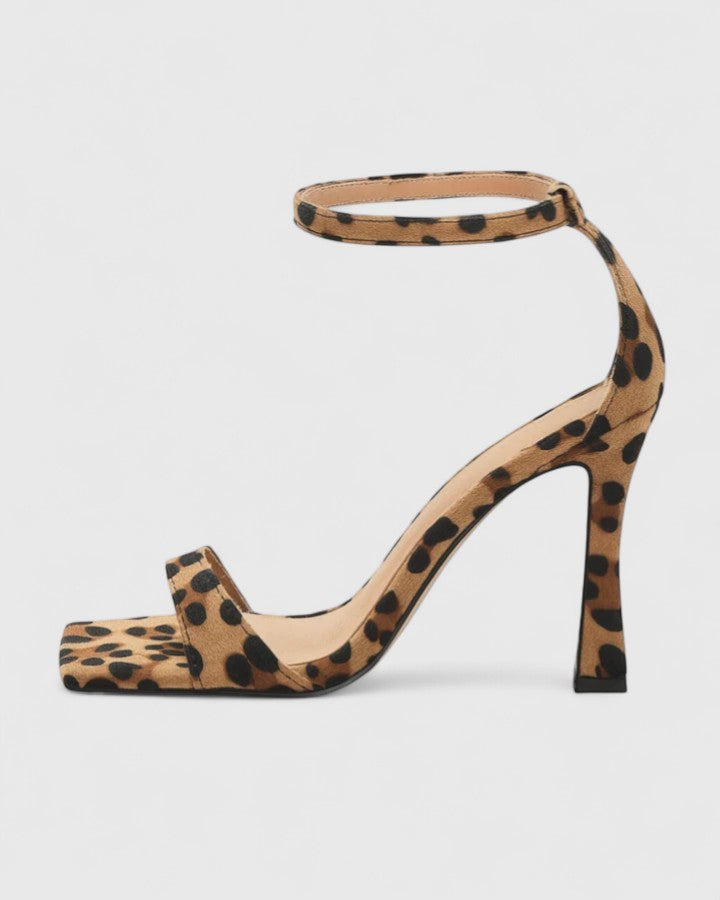 Helene Goslar | Elegante Absätze in Leopard
