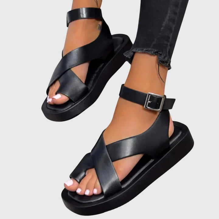 Johanna Görlitz | Dicke Plattformsandalen