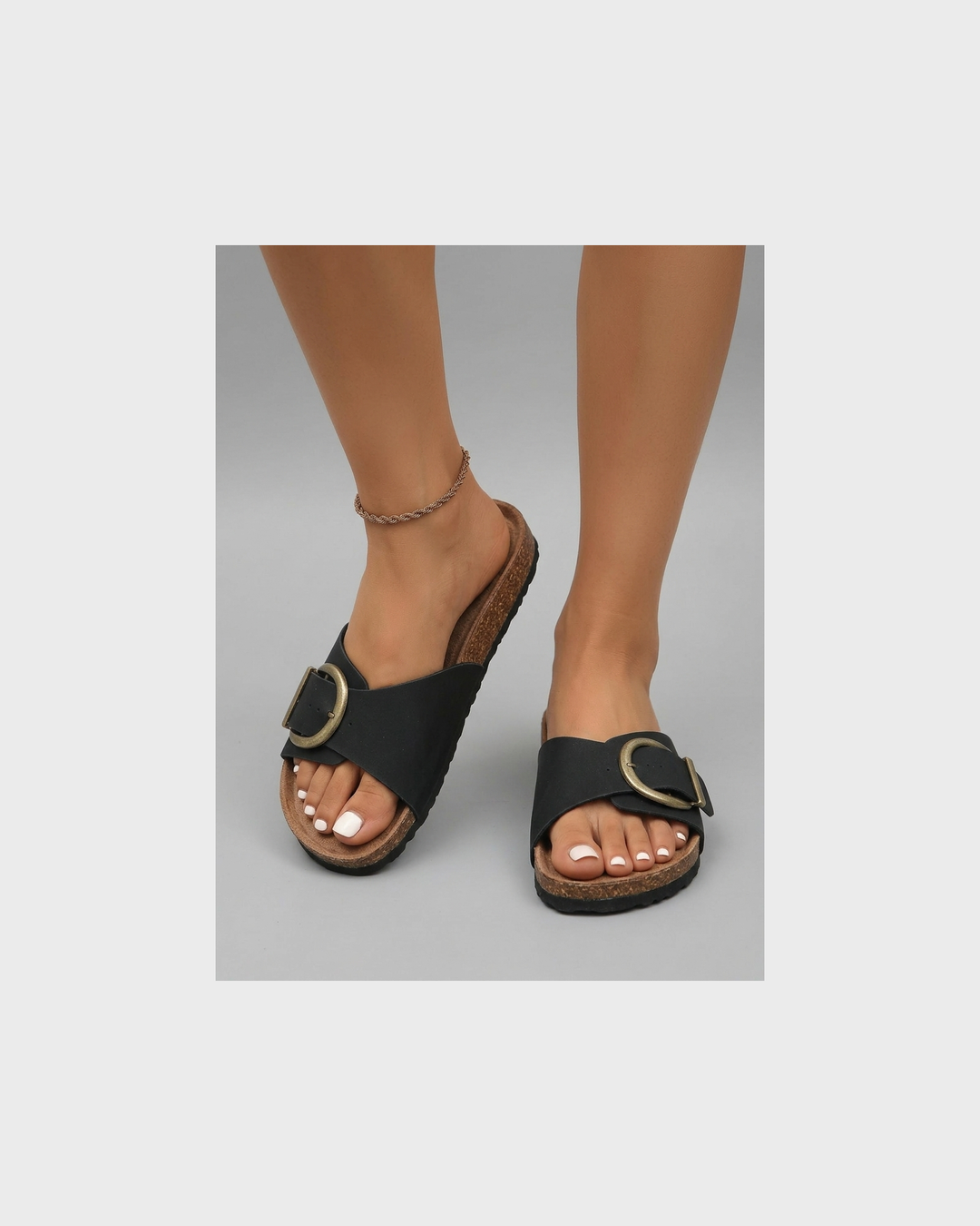 Antonia Schwerin | Leichte Riemensandalen
