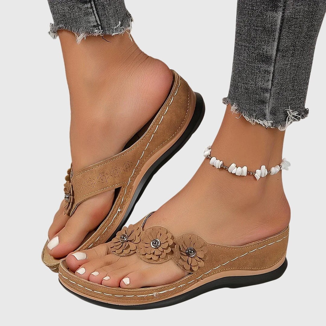Karolina Tübingen | Elegante Orthopädische Flip-Flops