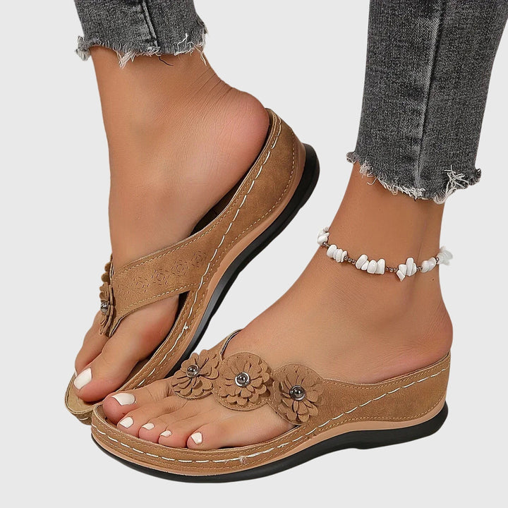 Karolina Tübingen | Elegante Orthopädische Flip-Flops