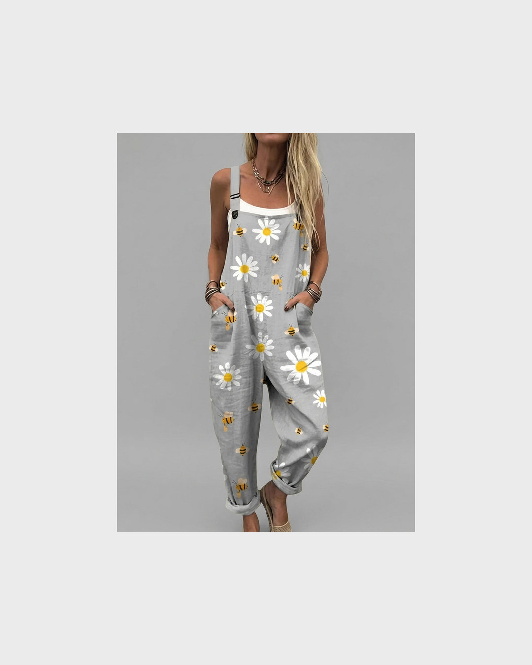 Brunhild Rothenburg | Graue Latzhose Margeriten und Bienen