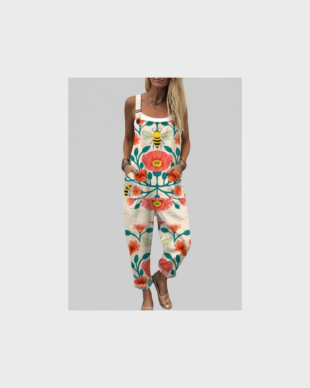 Brunhild Schwerin | Latzhose mit Mohnblumen und Bienen